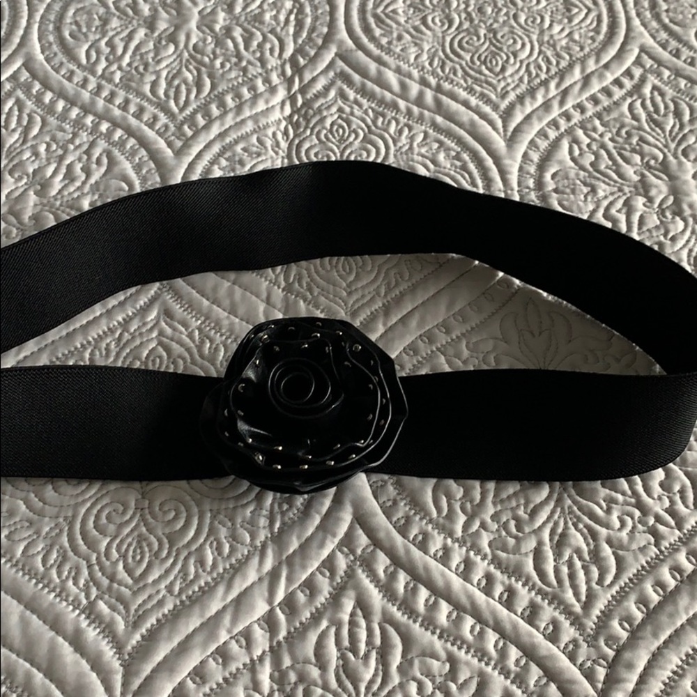Black Faux Leather Rosette Stretch Belt